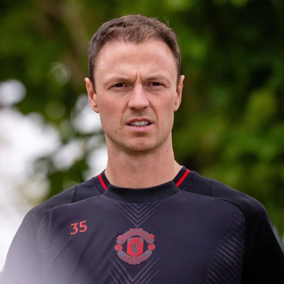 转会期布莱顿调整名单以备西甲，刷新队史纪录环节打磨，媒体盛赞，轮换策略成焦点的简单介绍-爱游戏app